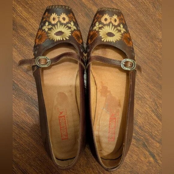 SOLD - Pikolinos Embroidered Square-Toe Flats - Picture 1 of 3